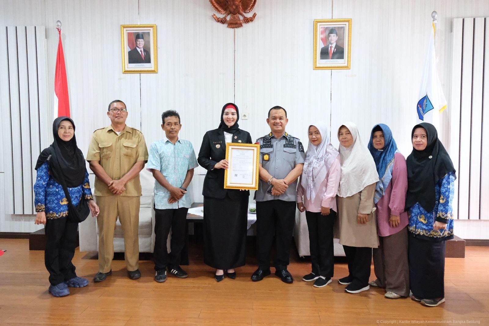 Nanas Bikang bersama Wakil Bupati