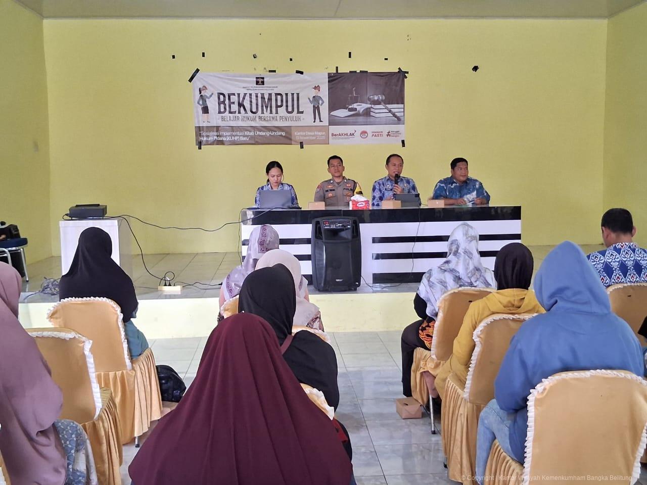 Kanwil Kemenkum Babel Gelar Penyuluhan Hukum dalam bentuk Belajar Hukum Bersama Penyuluh (BEKUMPUL) di Desa Mapur, Kecamatan Riau Silip, Kabupaten Bangka