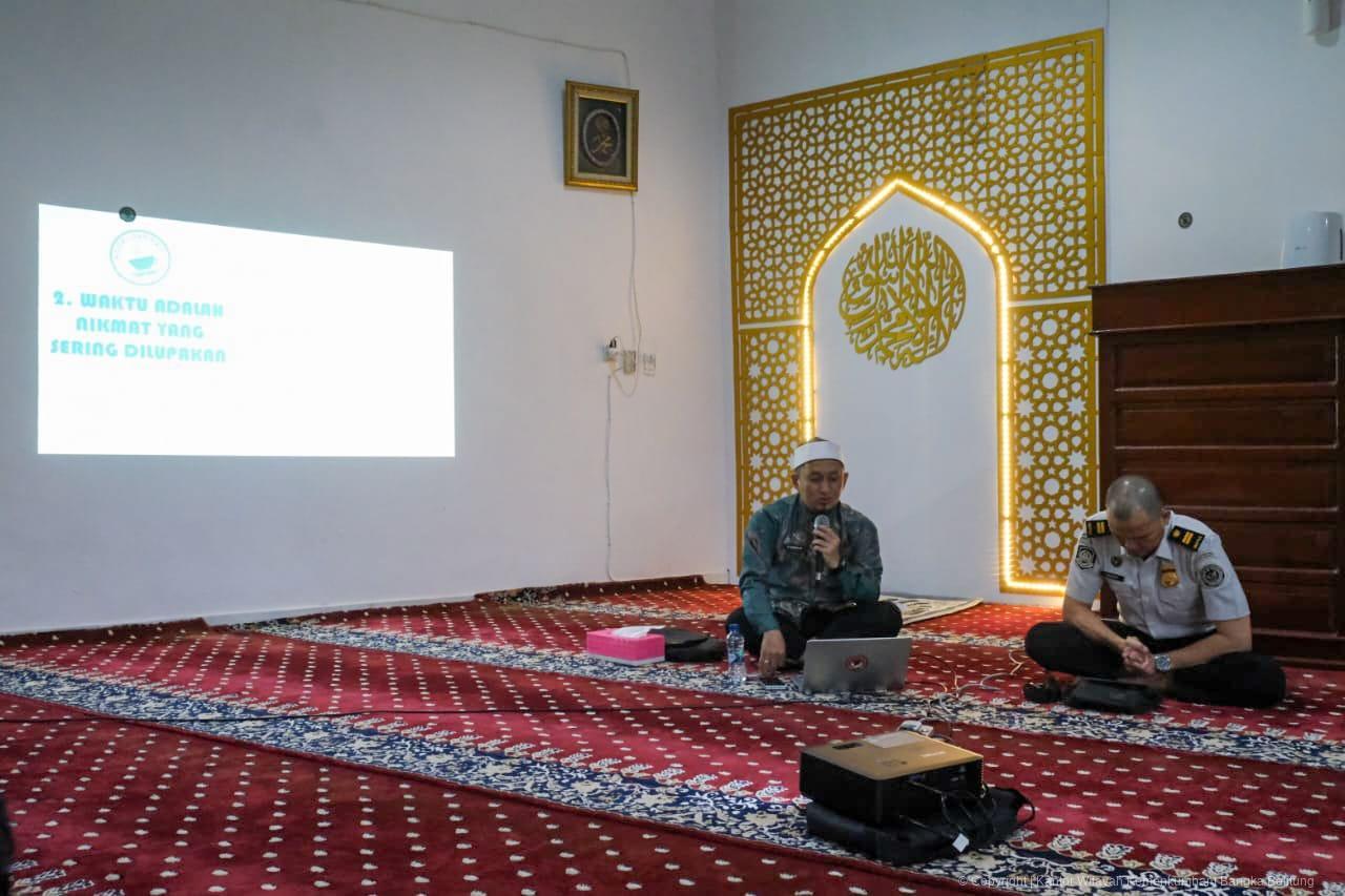 Kanwil Kemenkum Babel Gelar Kajian Pekanan “Muhasabah Awal Tahun” di Masjid Al Ikhwan